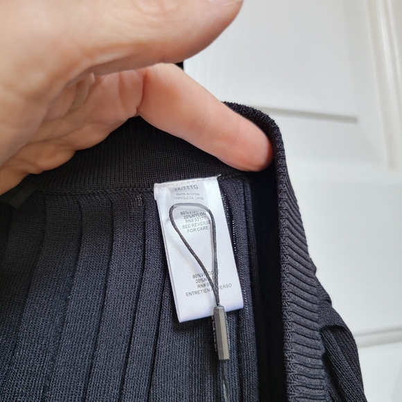 T Tahari, Black, Knit, Pleated, pull on Skirt, 3X NWT - Picture 4 of 5